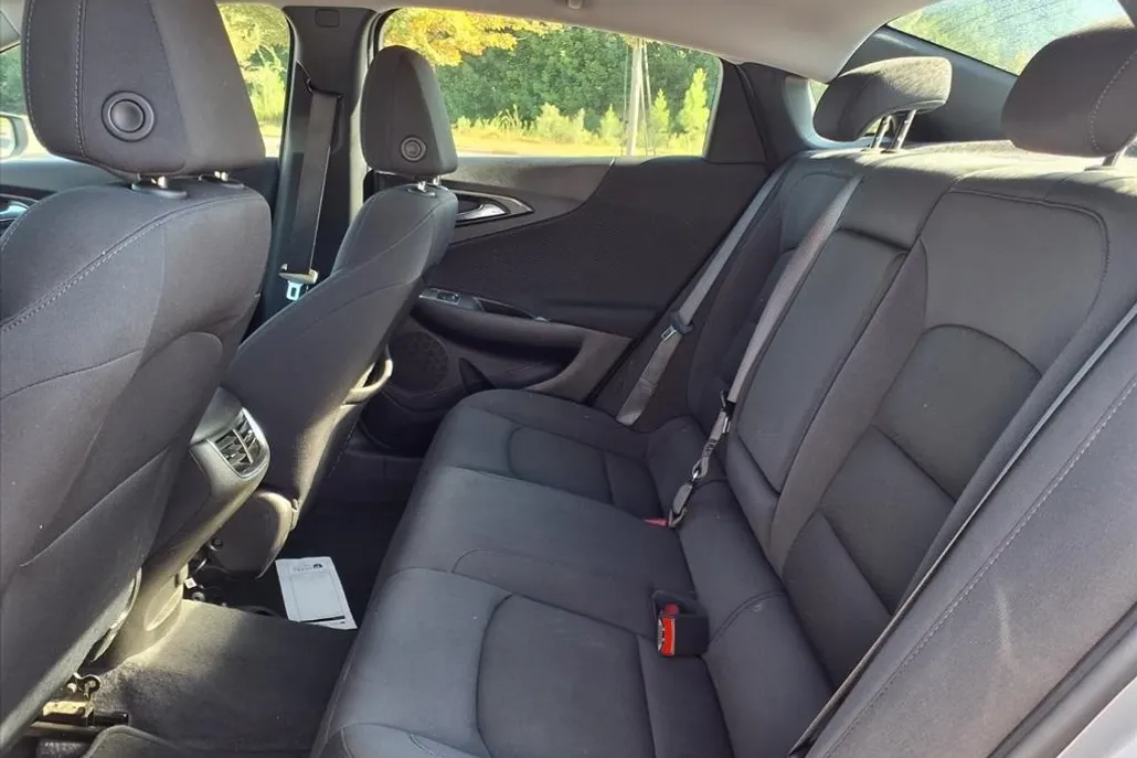 2023 Chevrolet Malibu 1LT photo 1