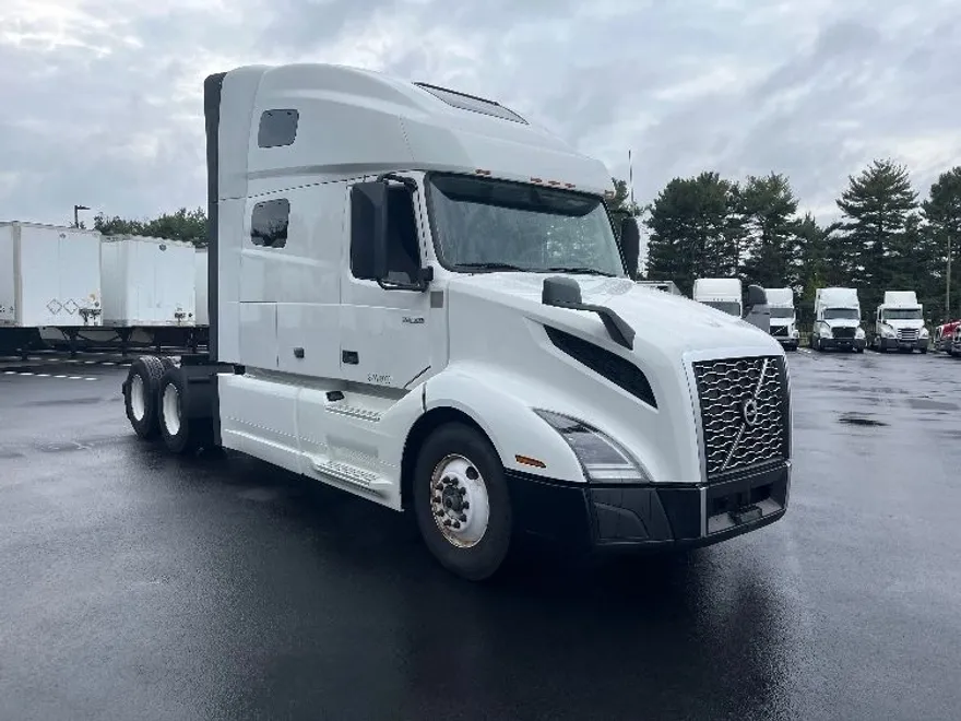 2022 Volvo Truck VNL photo 1
