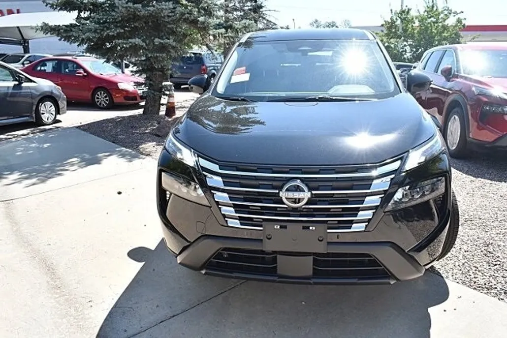 2025 Nissan Rogue SV photo 1