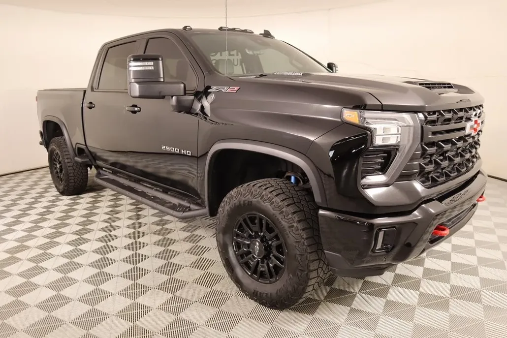 2024 Chevrolet Silverado 2500HD ZR2 photo 1