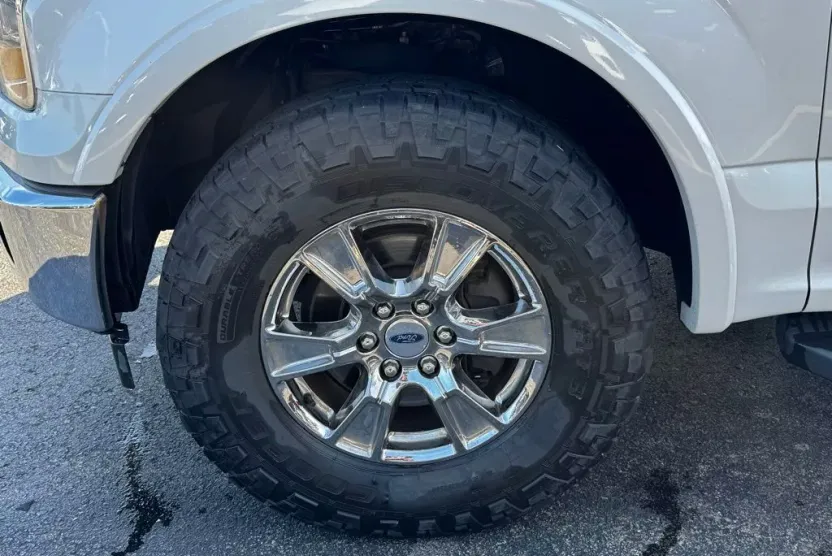 2017 Ford F-150 Lariat photo 1