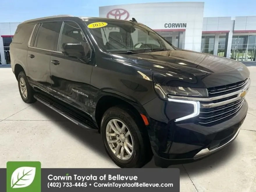 2023 Chevrolet Suburban LT photo 1