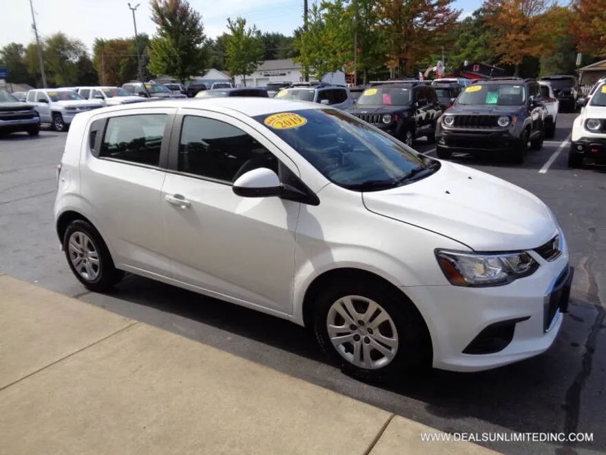 2019 Chevrolet Sonic LT photo 1