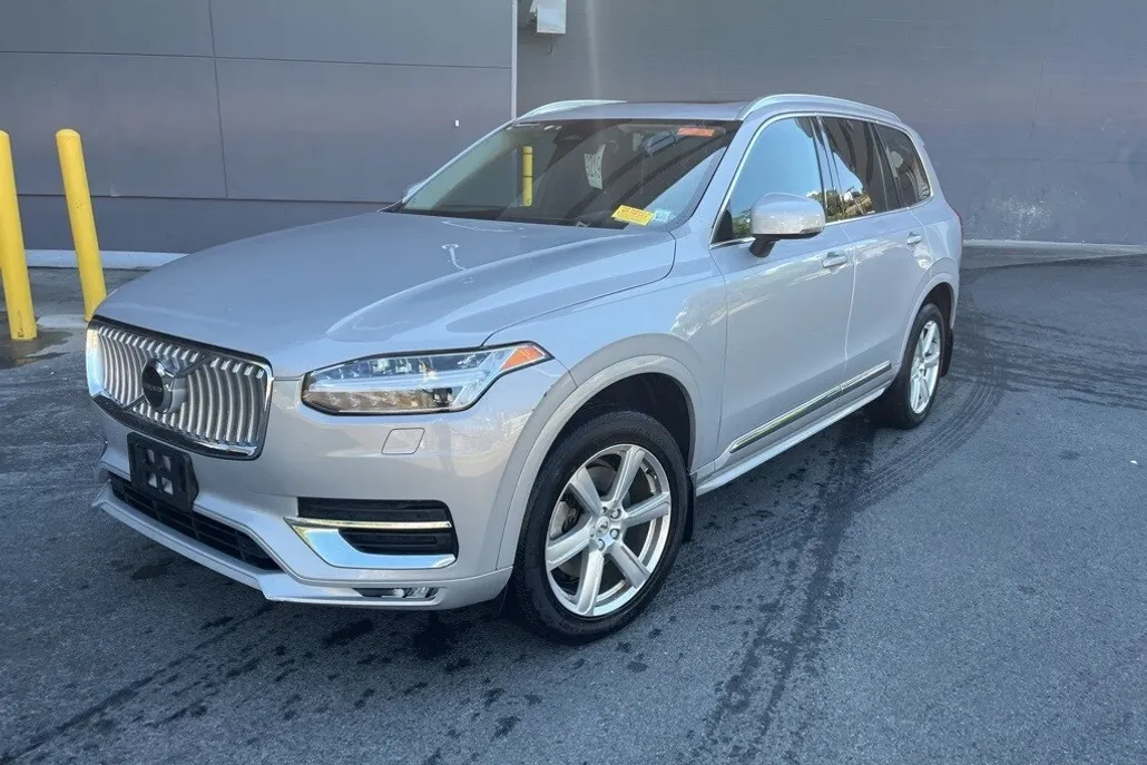 2024 Volvo XC90 B5 Core photo 1