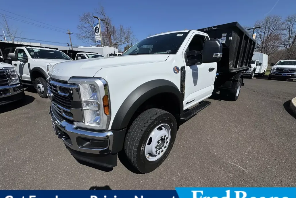 2024 Ford F-600 photo 1