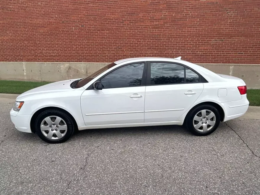 2009 Hyundai Sonata GLS photo 1