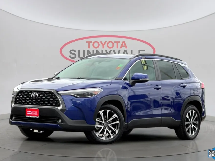 2024 Toyota Corolla Cross XLE photo 1