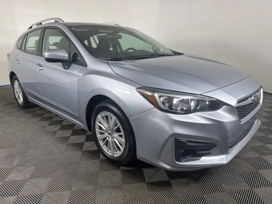 2018 Subaru Impreza Premium photo 1