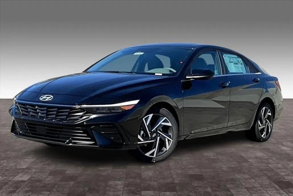 2025 Hyundai Elantra SEL Convenience photo 1
