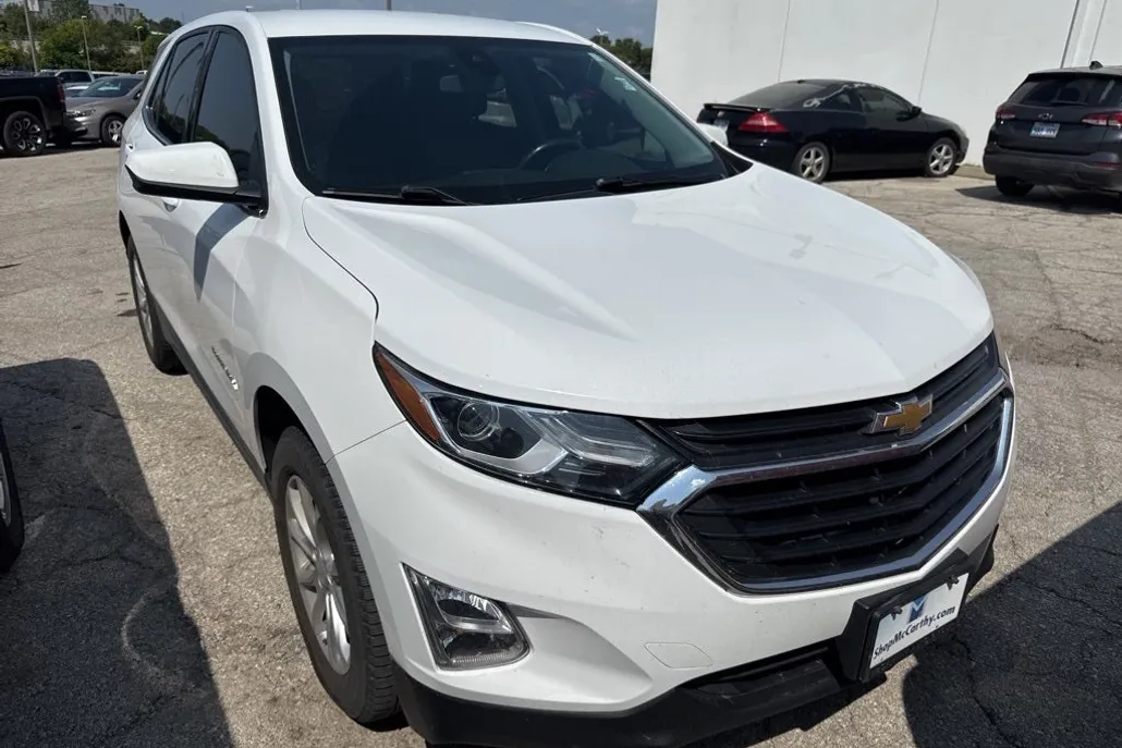 2020 Chevrolet Equinox LT photo 1