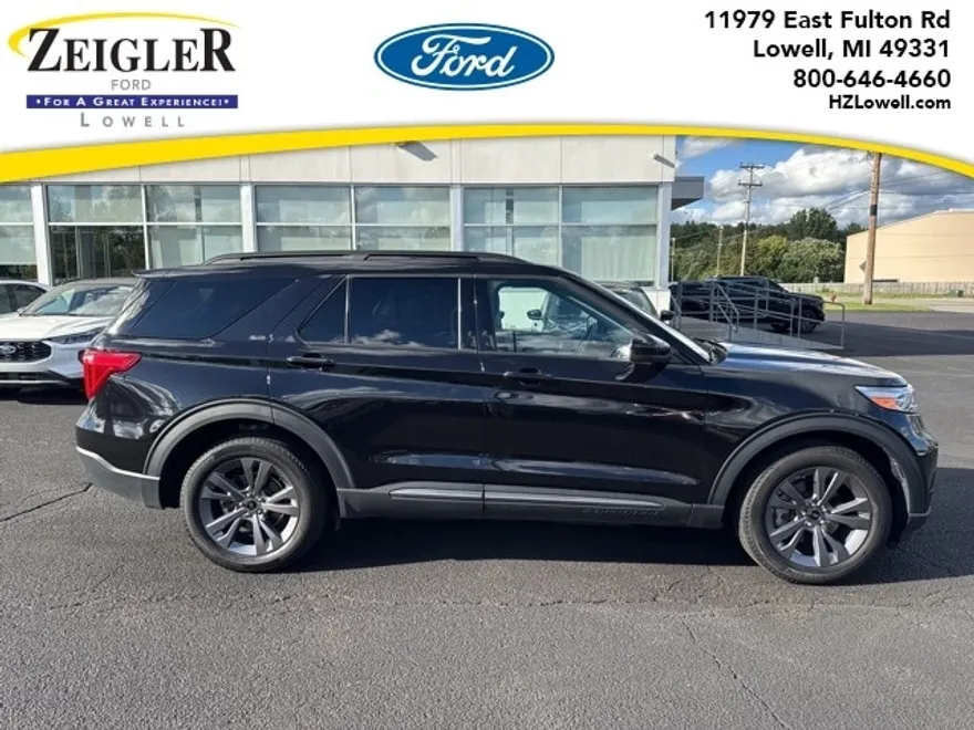 2023 Ford Explorer XLT photo 1