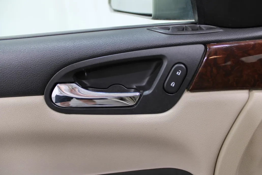 2011 Chevrolet Impala LTZ photo 1