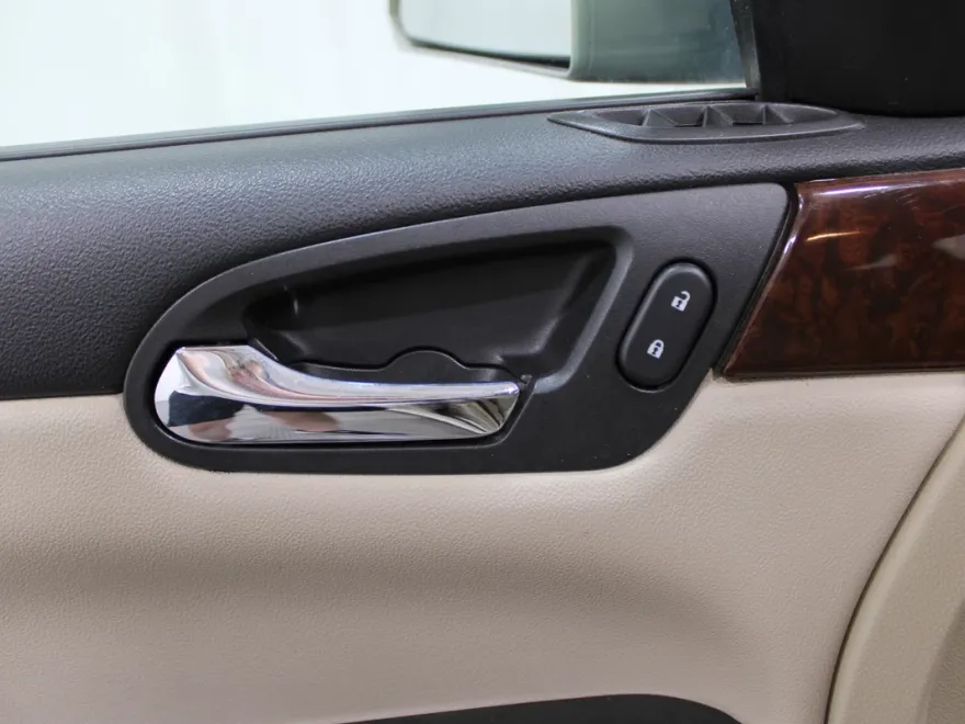 2011 Chevrolet Impala LTZ photo 1