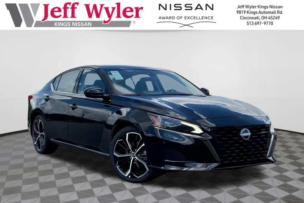 2025 Nissan Altima SR photo 1