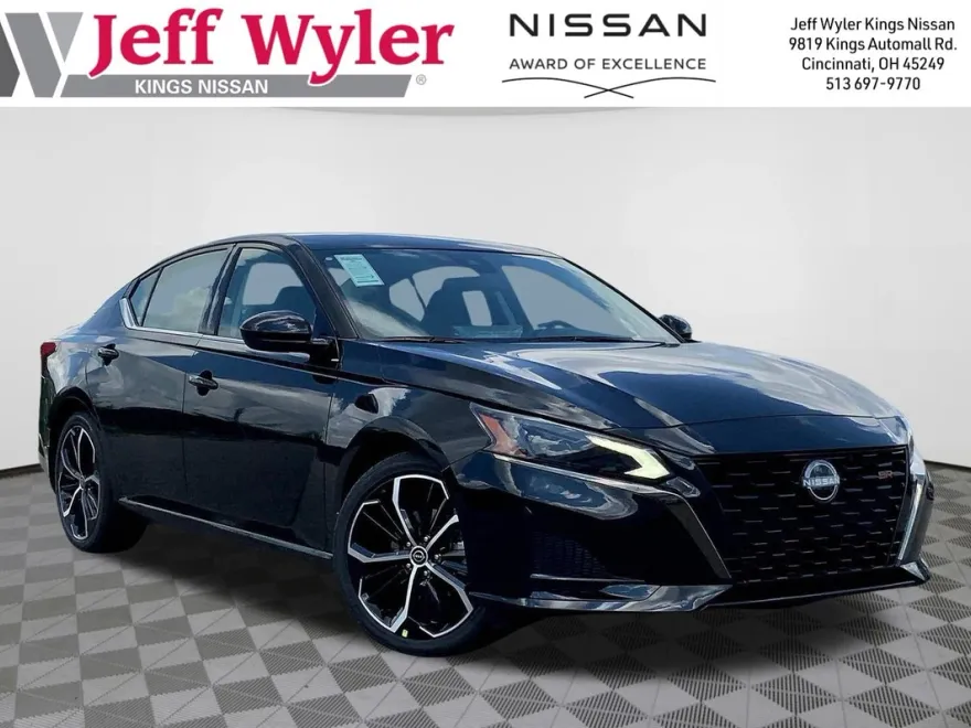 2025 Nissan Altima SR photo 1