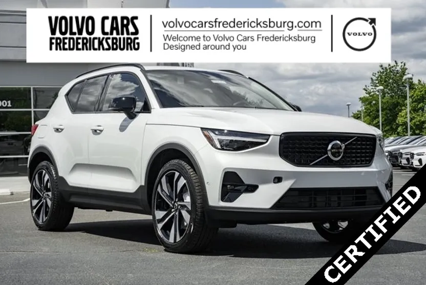 2025 Volvo XC40 Plus photo 1