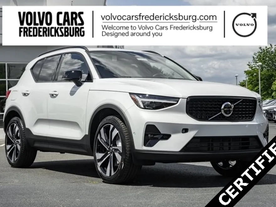 2025 Volvo XC40 Plus photo 1