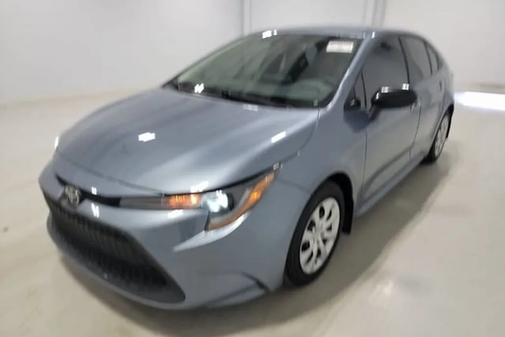 2021 Toyota Corolla LE photo 1