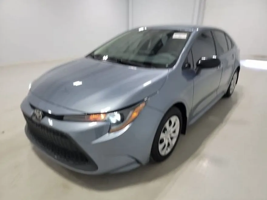 2021 Toyota Corolla LE photo 1
