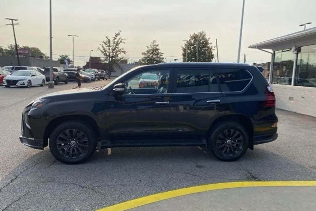 2022 Lexus GX 460 Luxury photo 1