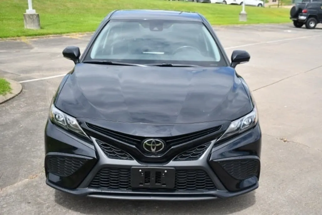 2023 Toyota Camry SE photo 1