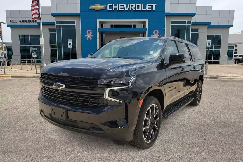 2023 Chevrolet Suburban RST photo 1
