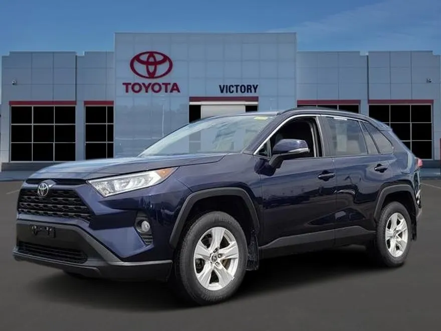 2021 Toyota RAV4 XLE photo 1