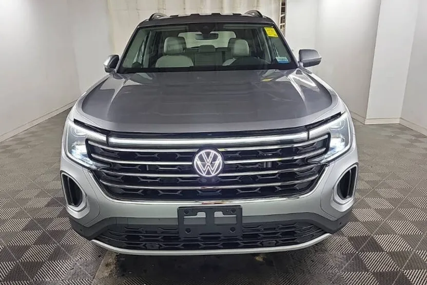 2024 Volkswagen Atlas SE photo 1