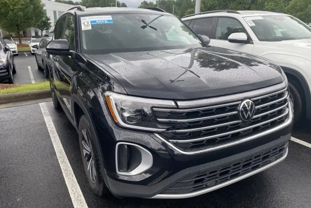 2024 Volkswagen Atlas SE photo 1