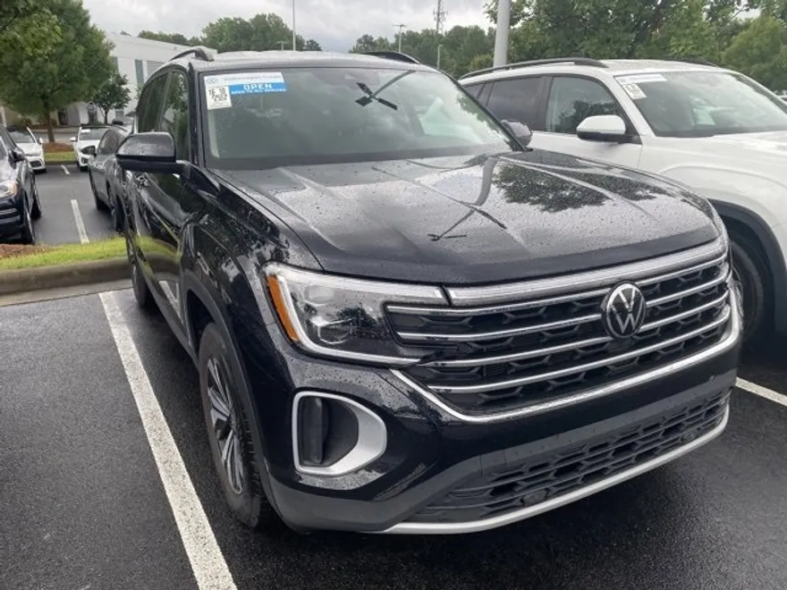 2024 Volkswagen Atlas SE photo 1