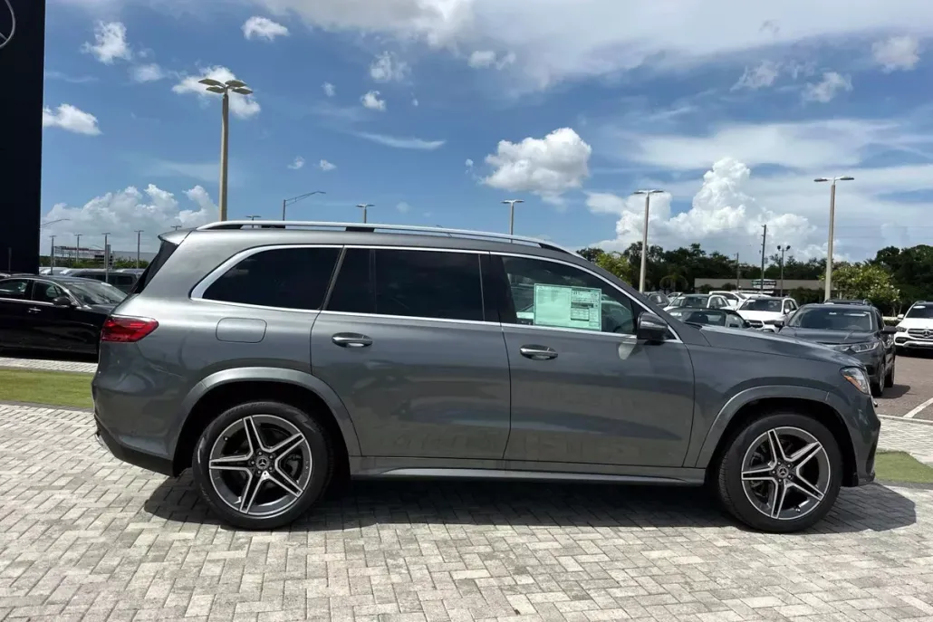 2025 Mercedes Benz GLS 450 4MATIC photo 1