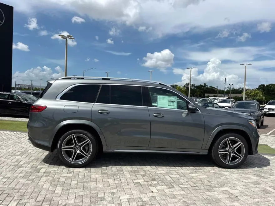 2025 Mercedes Benz GLS 450 4MATIC photo 1