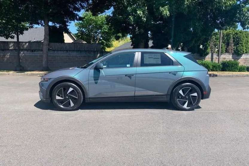 2025 Hyundai Ioniq 5 SE photo 1