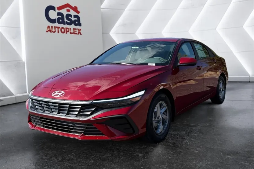 2025 Hyundai Elantra SE photo 1