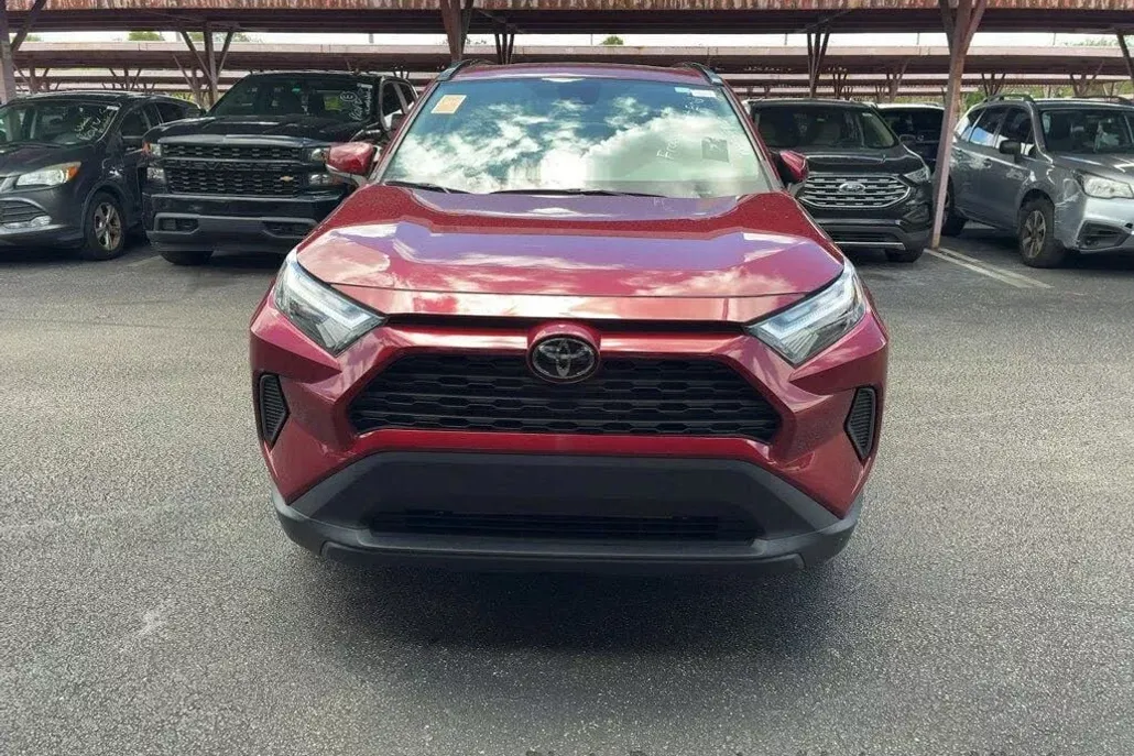 2023 Toyota RAV4 XLE photo 1