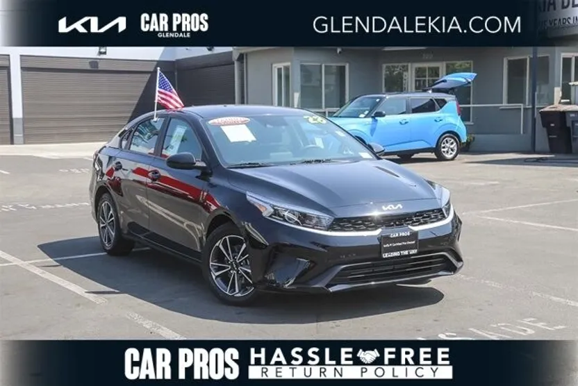 2023 Kia Forte LXS photo 1