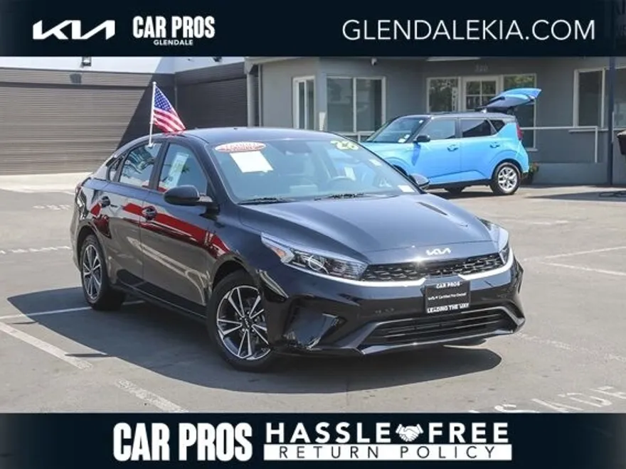 2023 Kia Forte LXS photo 1