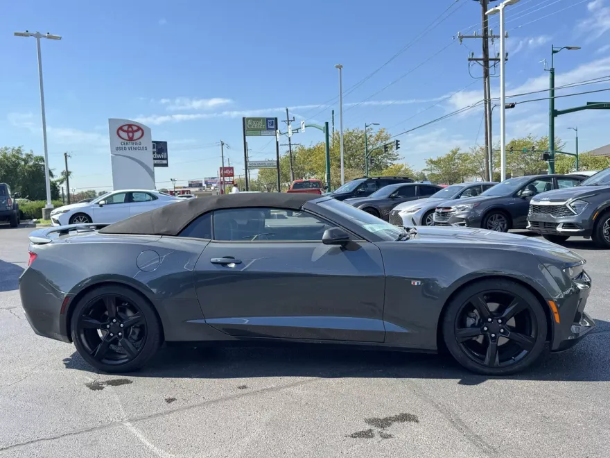 2018 Chevrolet Camaro 1LT photo 1