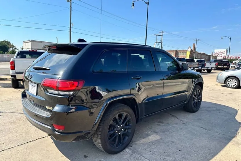 2019 Jeep Grand Cherokee Laredo photo 1