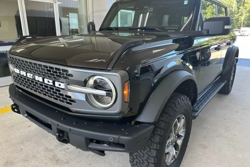 2024 Ford Bronco Badlands photo 1