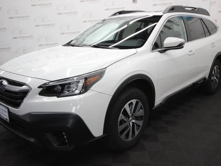 2022 Subaru Outback Premium photo 1