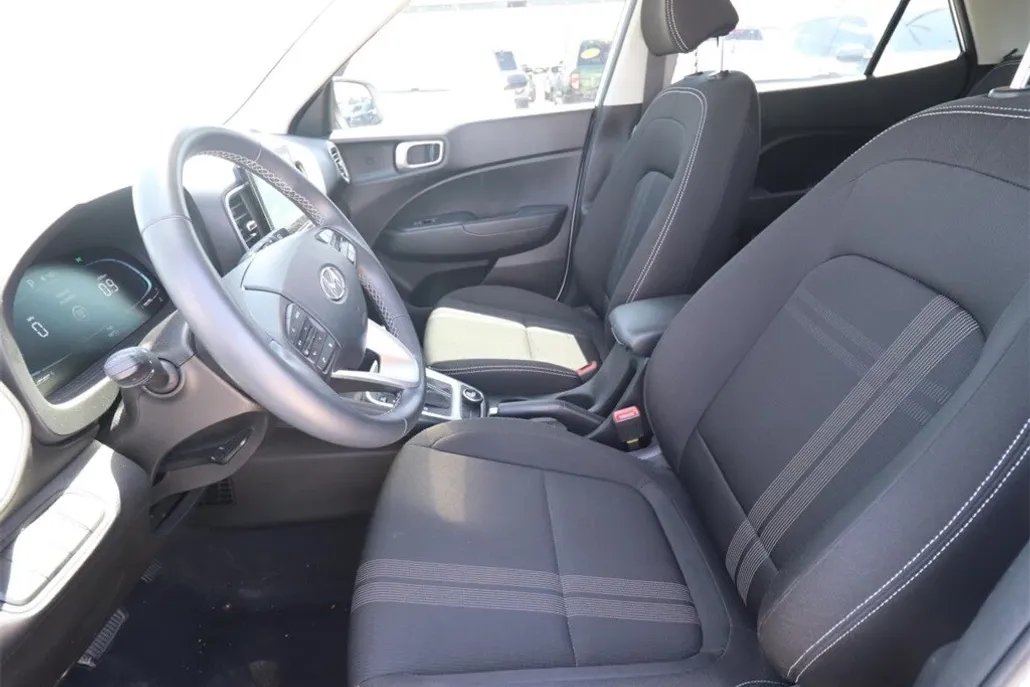 2024 Hyundai Venue SEL photo 1