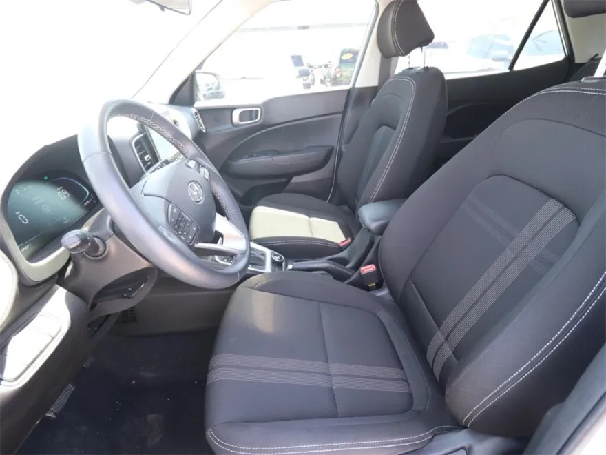 2024 Hyundai Venue SEL photo 1