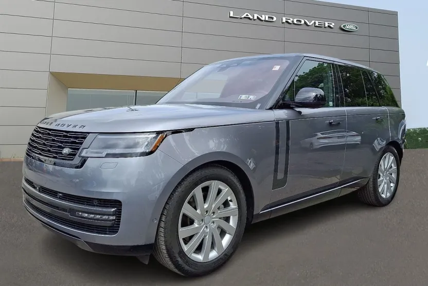2023 Land Rover Range Rover SE photo 1