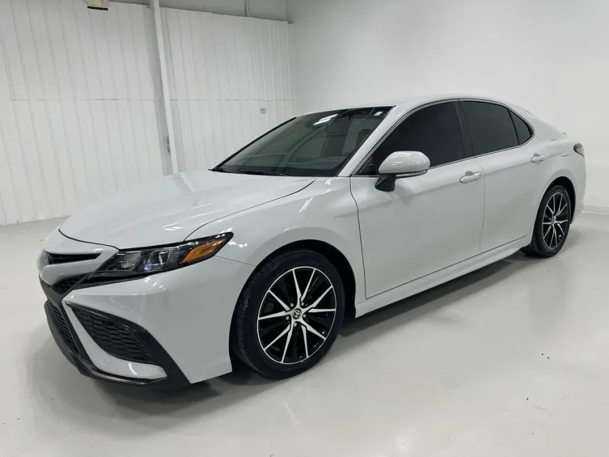 2023 Toyota Camry SE photo 1
