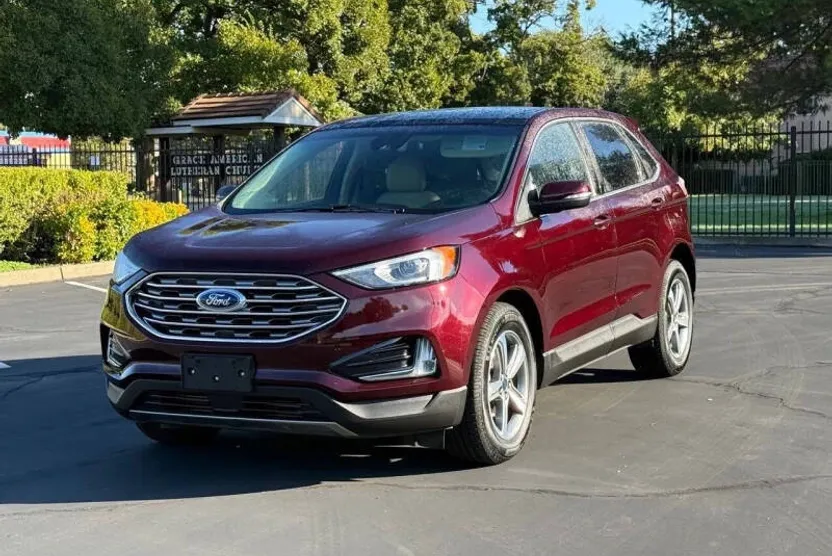 2019 Ford Edge SEL photo 1