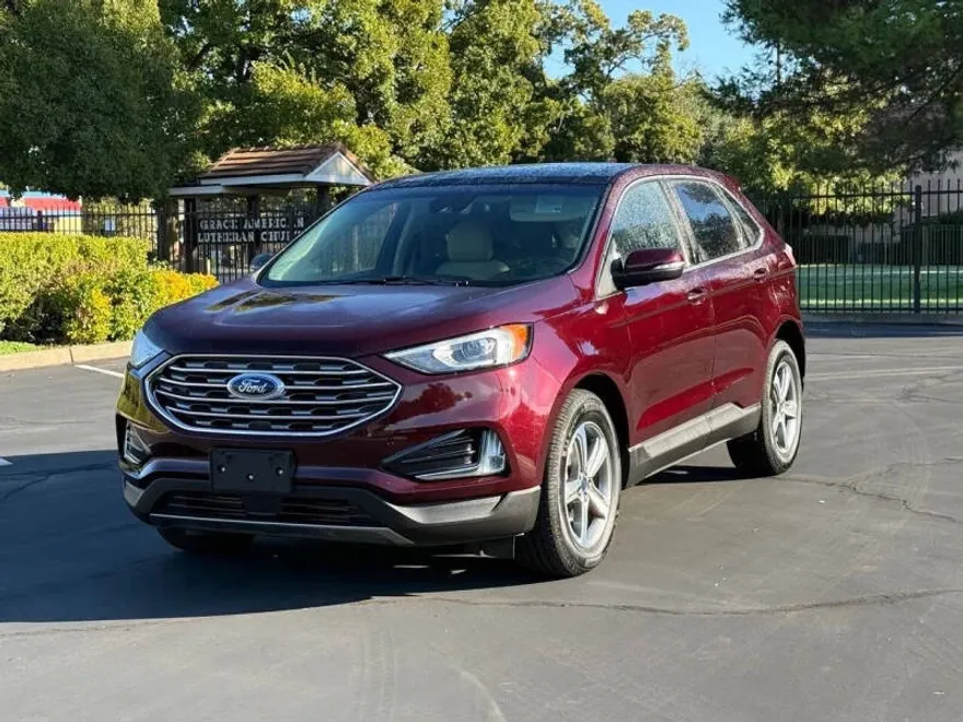 2019 Ford Edge SEL photo 1
