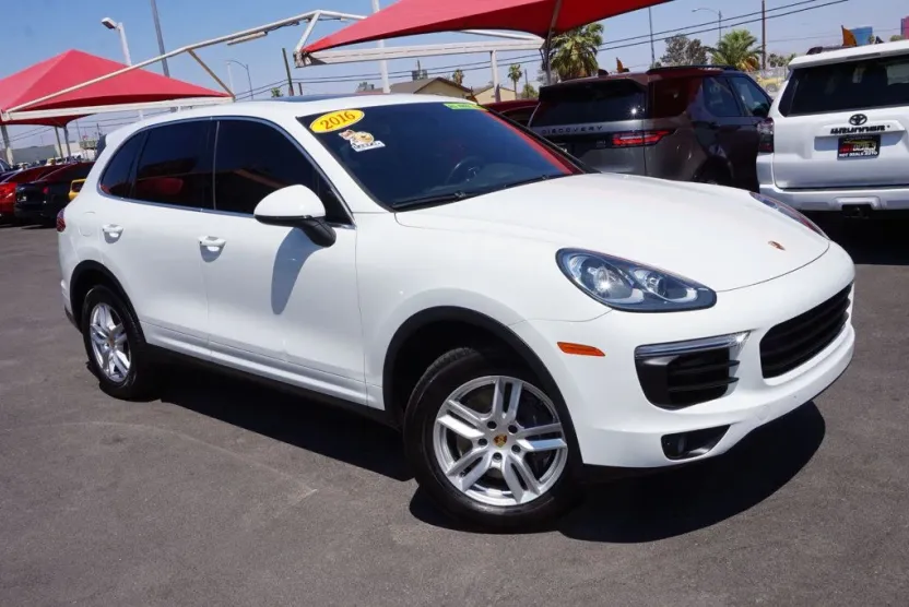 2016 Porsche Cayenne photo 1