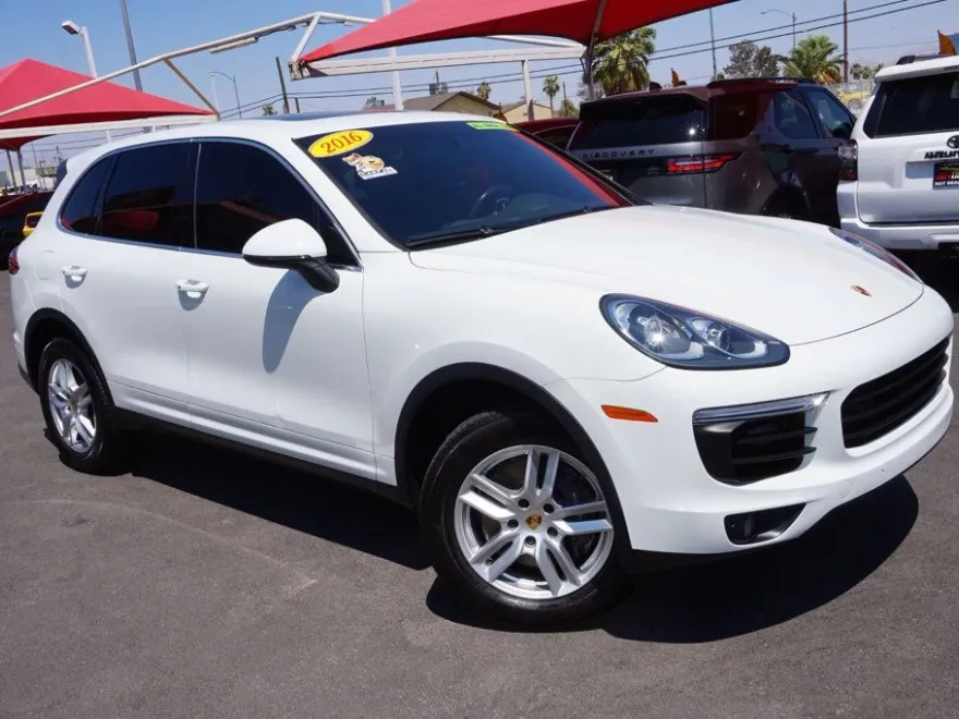 2016 Porsche Cayenne photo 1