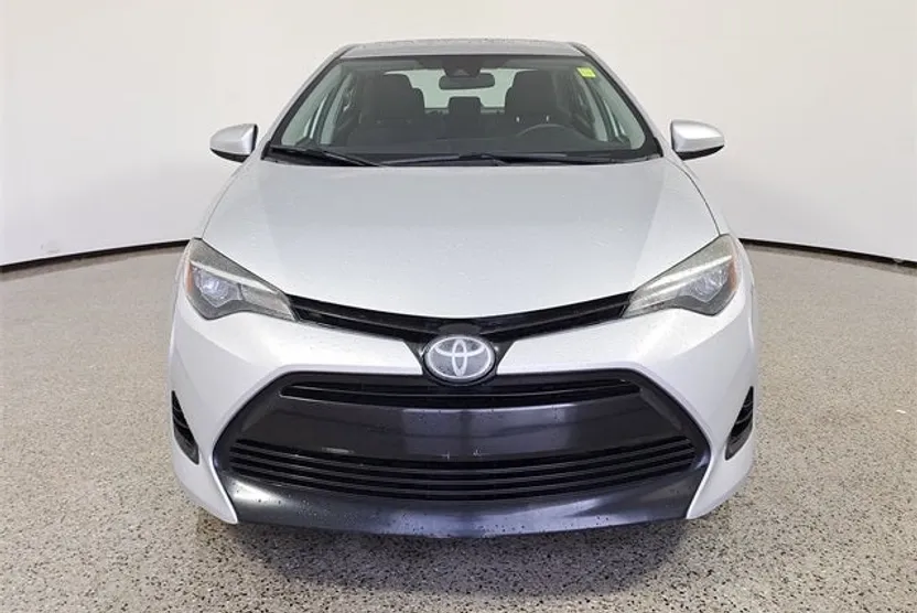 2018 Toyota Corolla LE photo 1
